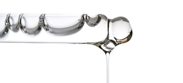 Goutte de gel d’acide hyaluronique